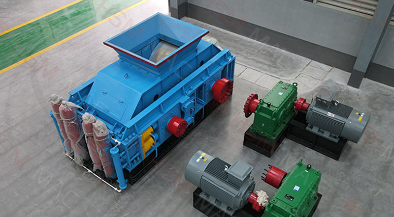 四川美姑縣銅礦用對輥制砂機(jī)生產(chǎn)現(xiàn)場